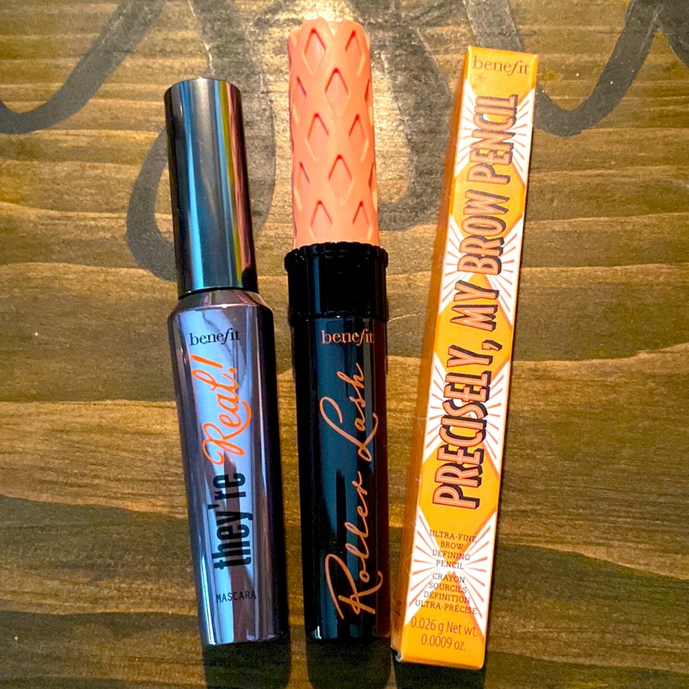 BENEFIT SET: they’re Real Mascara, Roller Lash Mascara and a mini brow pencil.